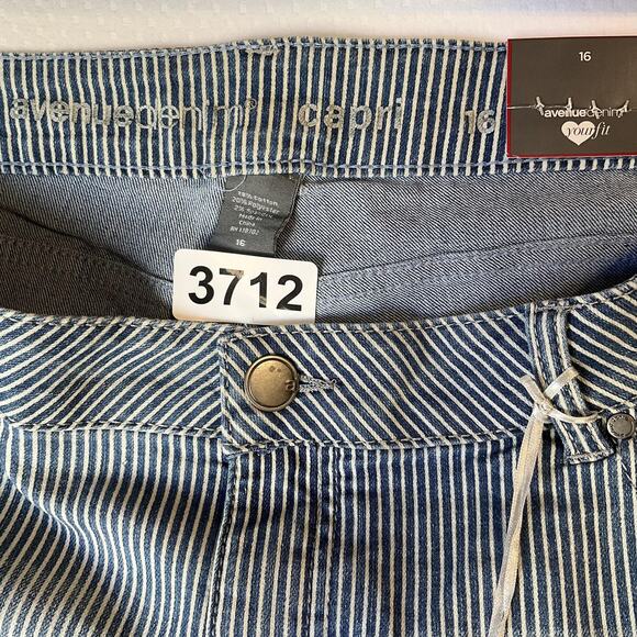 Avenue Women Jeans 16 Blue Denim Striped Capri Virtual Stretch Button 21" - Picture 2 of 10